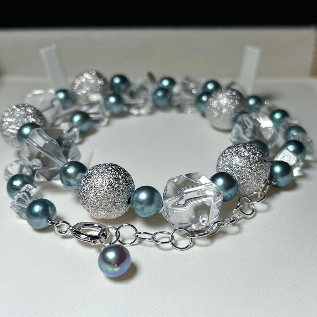 Akoya pearl necklace with mirror ball and crystal accents featuring 7.2-7.6mm round pearls on a 48cm silver chain