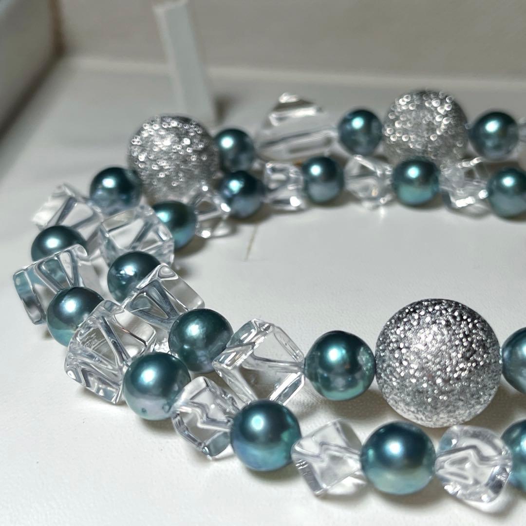 Akoya pearl necklace with mirror ball and crystal accents featuring 7.2-7.6mm round pearls on a 48cm silver chain
