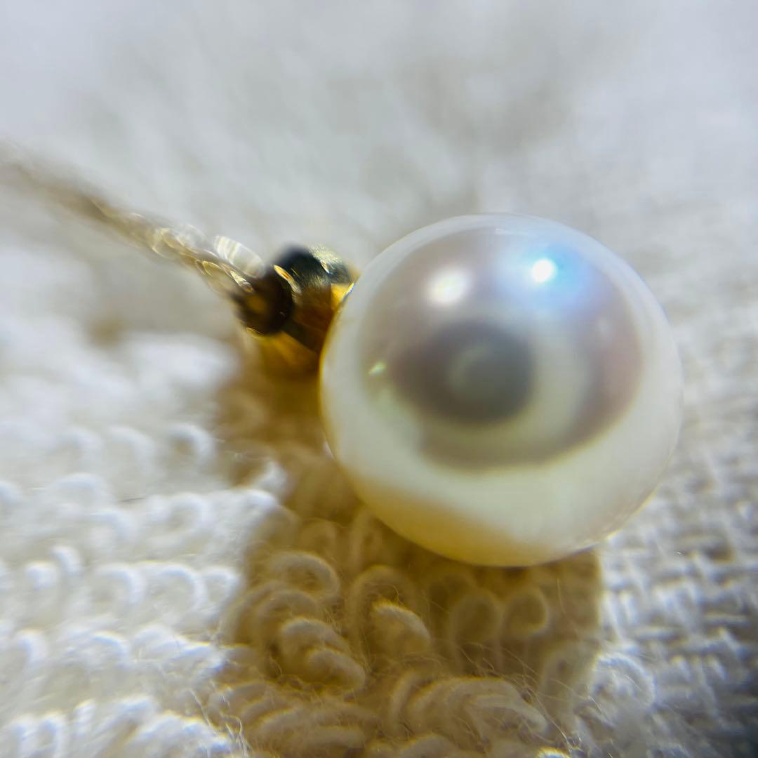K18 yellow gold necklace with 8mm Akoya pearls approximately 40cm long adjustable length