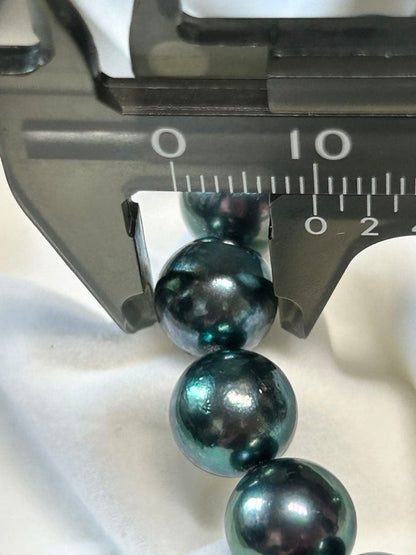 Akoya pearl necklace featuring green and black pearls sized 9.5 to 10mm with 44cm length