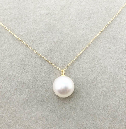 K18 Akoya pearl necklace with 6mm pearls on a 40cm chain displayed on a white background
