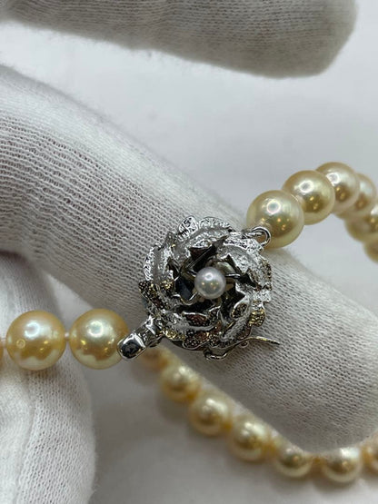 Akoya pearl necklace with 7mm genuine pearls on a 40 cm silver chain weighing 33.8 grams