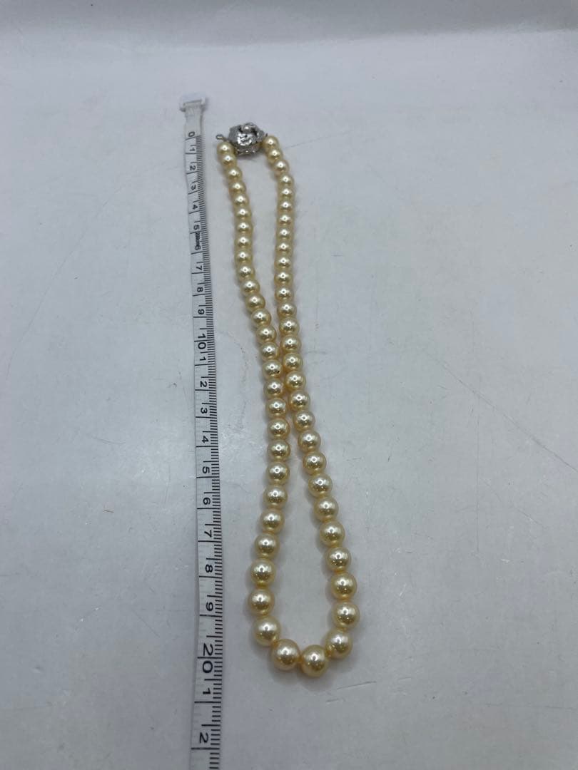 Akoya pearl necklace with 7mm genuine pearls on a 40 cm silver chain weighing 33.8 grams