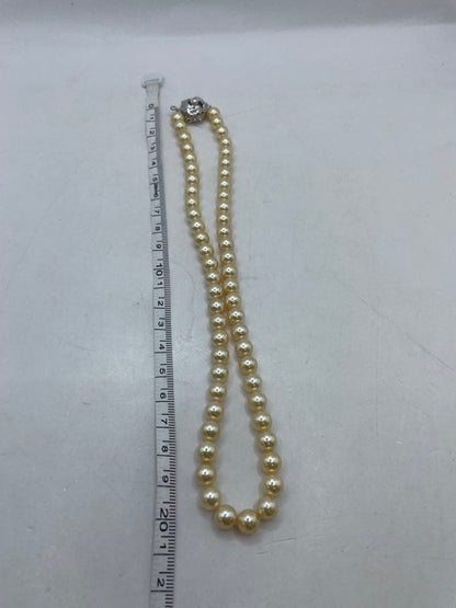 Akoya pearl necklace with 7mm genuine pearls on a 40 cm silver chain weighing 33.8 grams