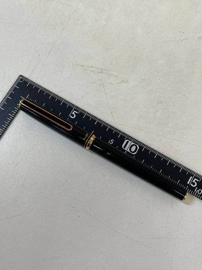 M149 PILOT black fountain pen with 14K fine nib and sleek black body