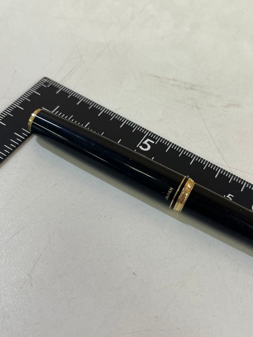 M149 PILOT black fountain pen with 14K fine nib and sleek black body