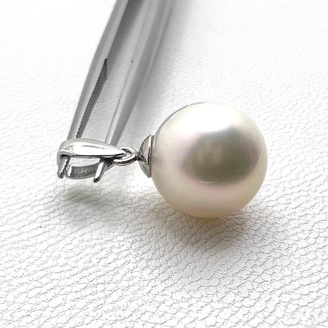 Platinum PT900 pendant top with a 9.1mm round Akoya pearl and 1.2mm width detail