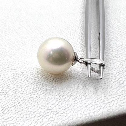 Platinum PT900 pendant top with a 9.1mm round Akoya pearl and 1.2mm width detail
