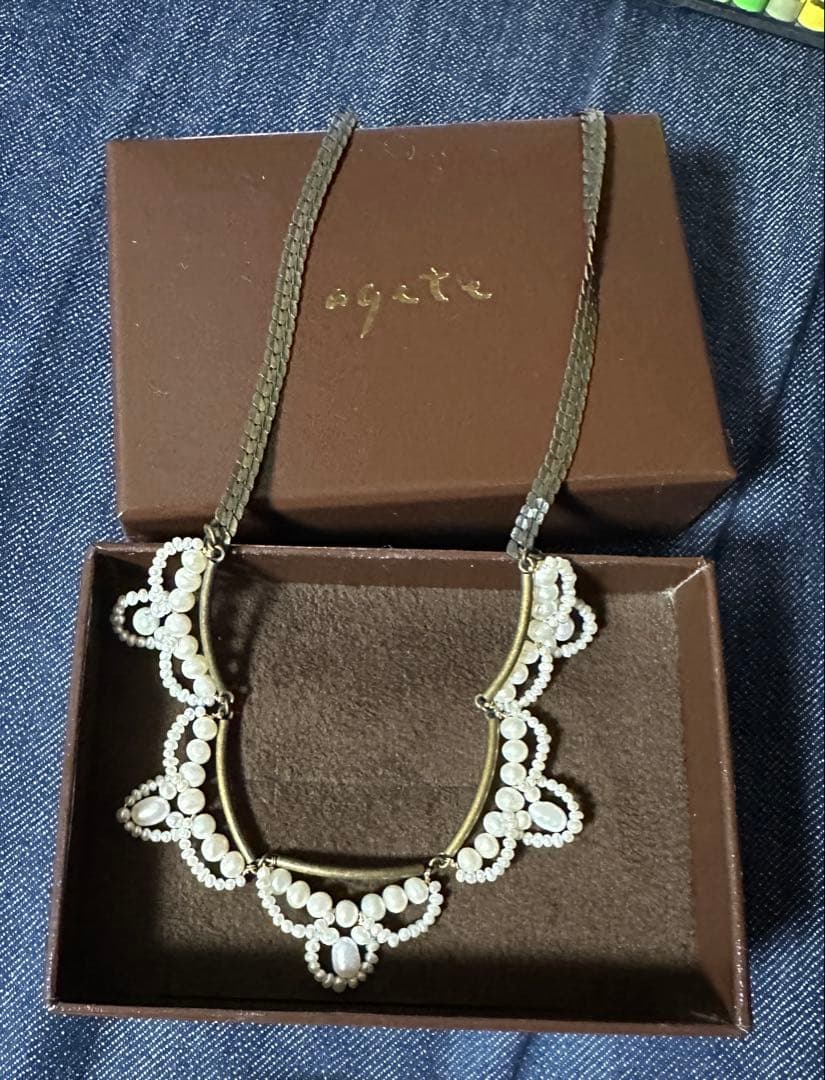 Agete limited store exclusive freshwater pearl necklace approximately 45cm length with elegant white pearls