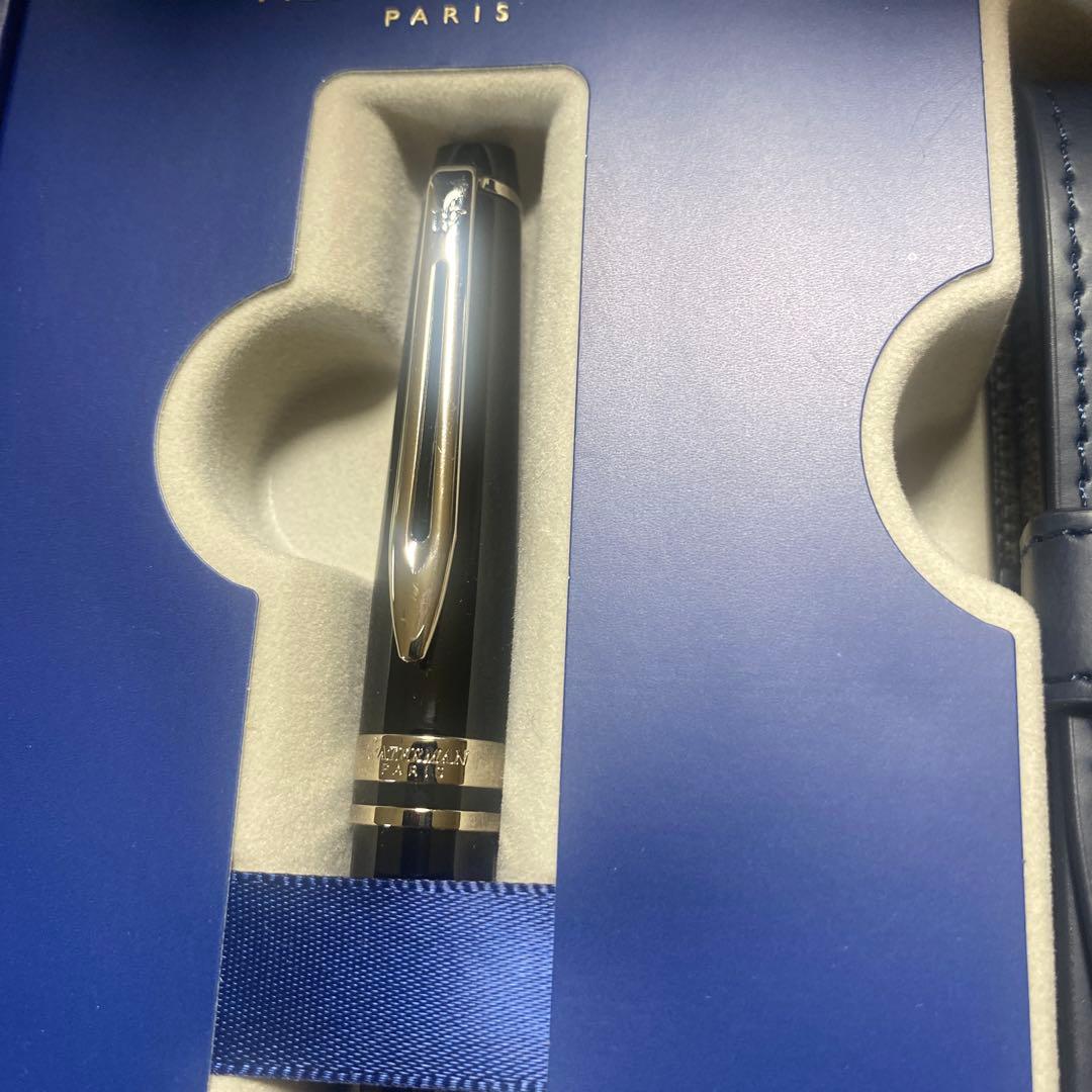 WATERMAN Expert ES black ballpoint pen with chrome trim shown on white background