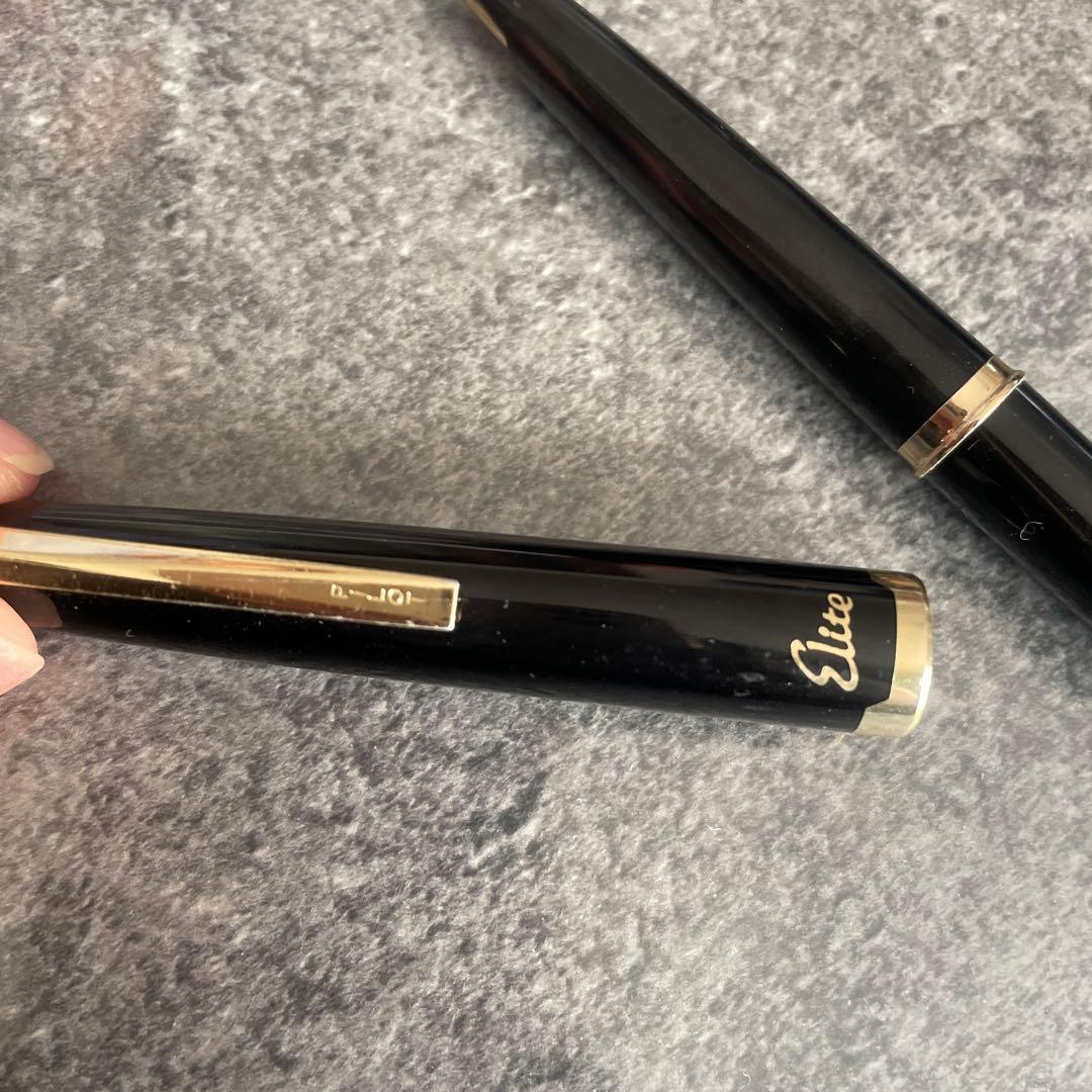 PILOT Elite fountain pen featuring 18K gold nib with black and gold body