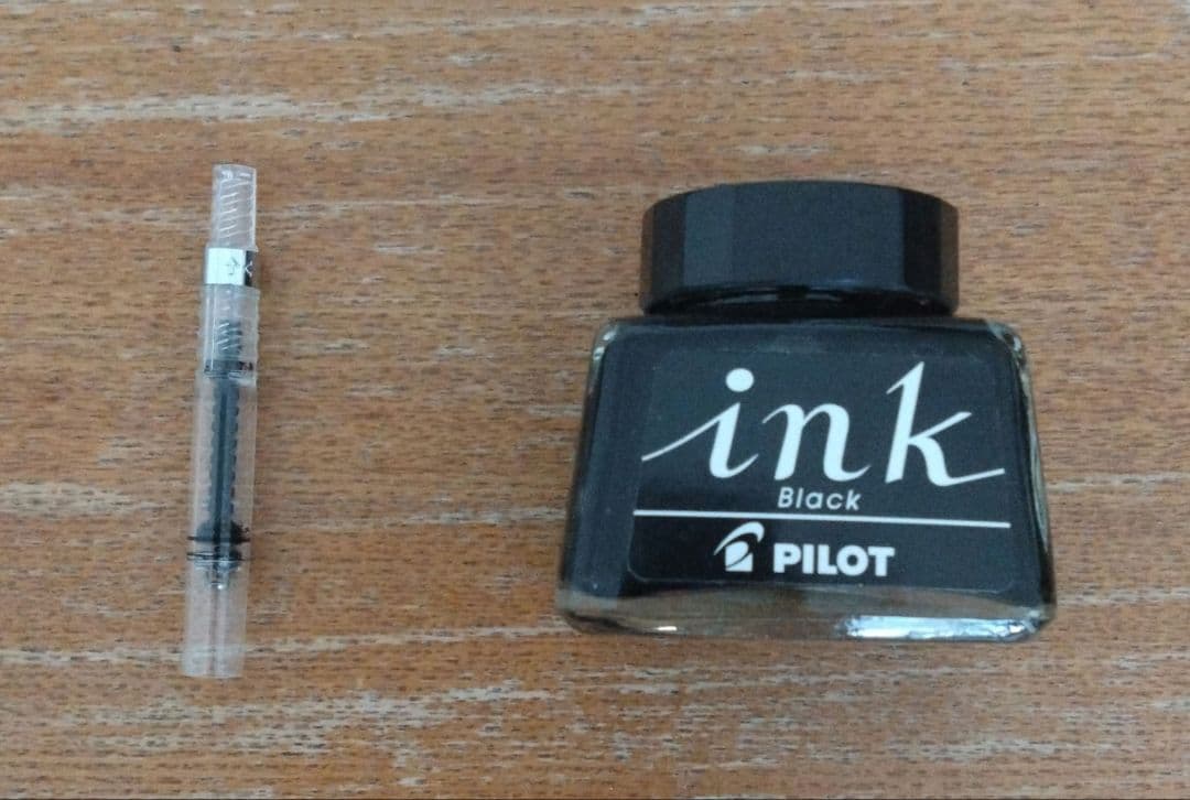 Pilot Fountain Pen Capless 0.5mm FC18SRBMF in Mad Black with dedicated case and accessories