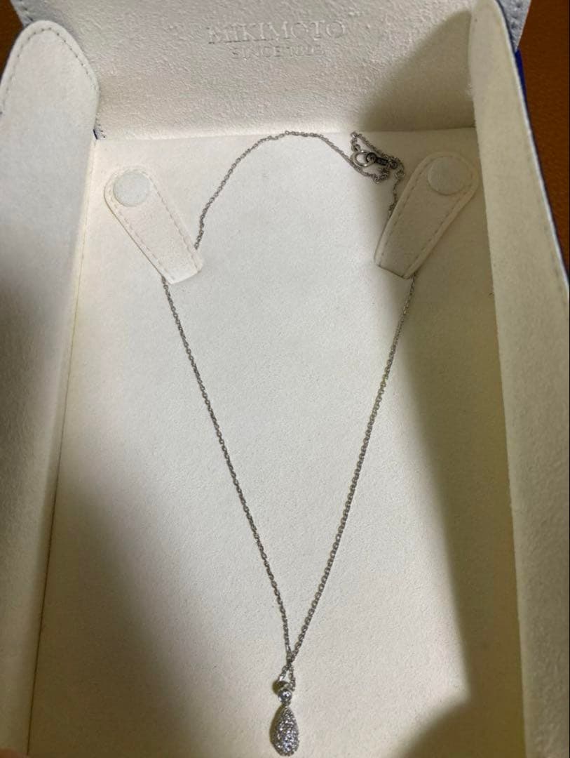Mikimoto K18WG diamond pendant necklace in 18 karat white gold with 40 cm chain length