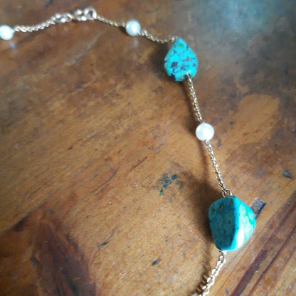 ajete Select Antique Necklace with 44cm gold chain, turquoise decoration, and pearl accents