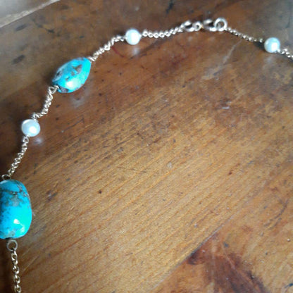 ajete Select Antique Necklace with 44cm gold chain, turquoise decoration, and pearl accents
