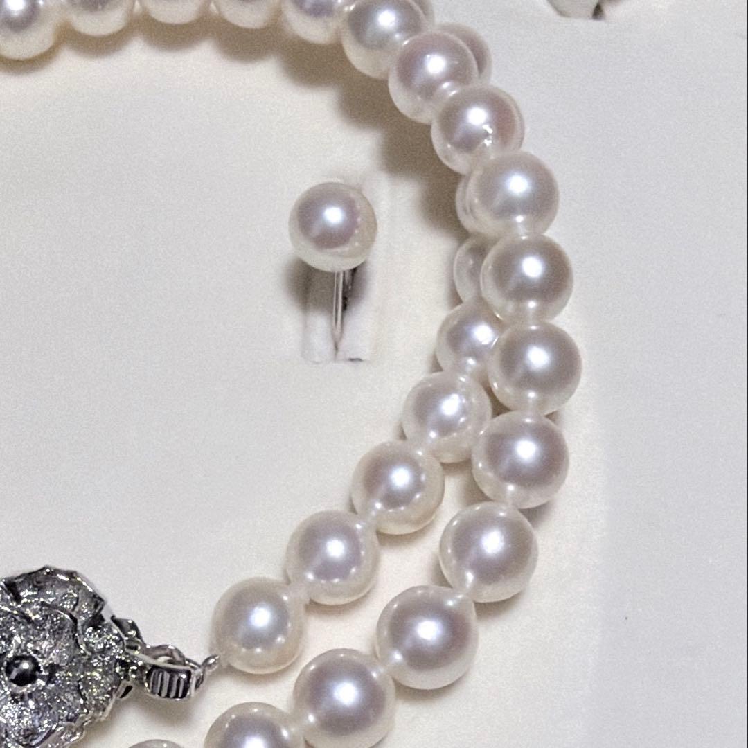 Akoya pearl necklace and matching earrings set with K14WG and silver clasps on white background