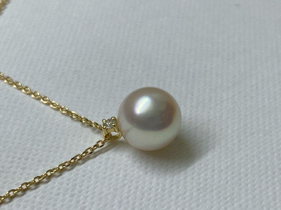 Tasaki K18 gold necklace featuring an 8mm Akoya pearl and a small diamond on a koza chain
