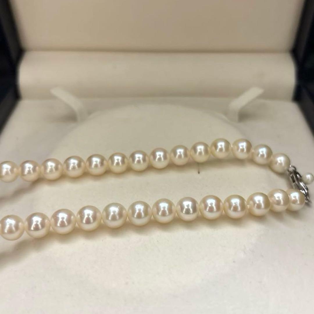 New Finish Akoya pearl necklace with 8mm white round pearls, 41cm length