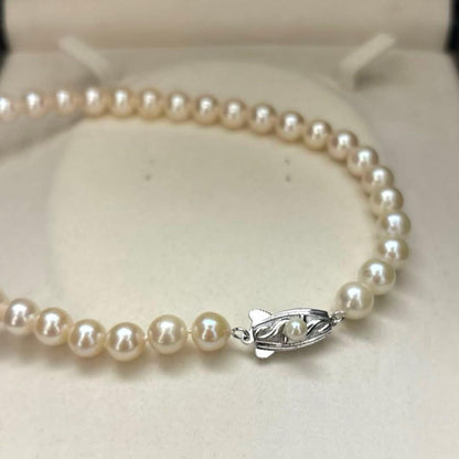 New Finish Akoya pearl necklace with 8mm white round pearls, 41cm length