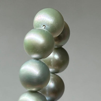 Akoya pearl necklace with blue gray pearls measuring 7.9-8.4mm weighing 41 grams
