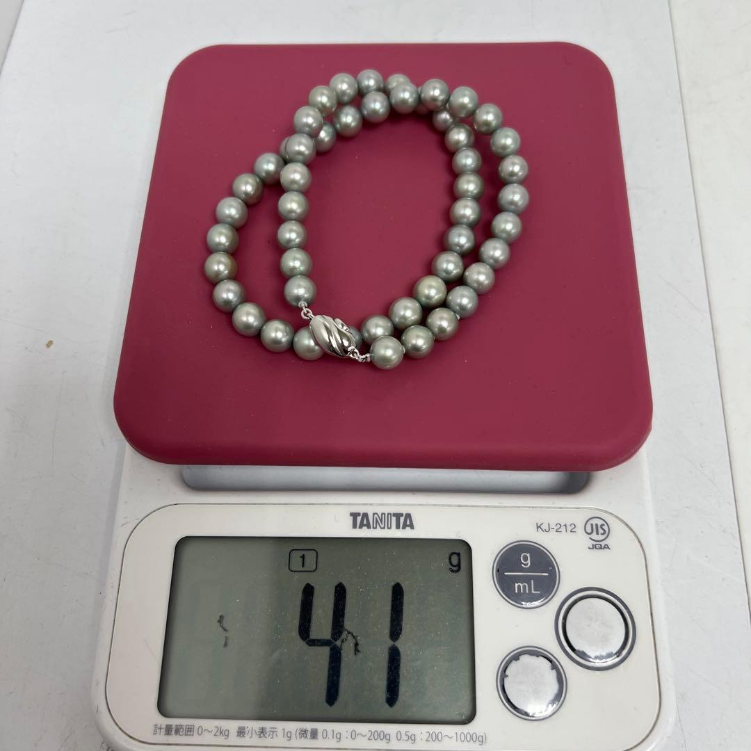 Akoya pearl necklace with blue gray pearls measuring 7.9-8.4mm weighing 41 grams