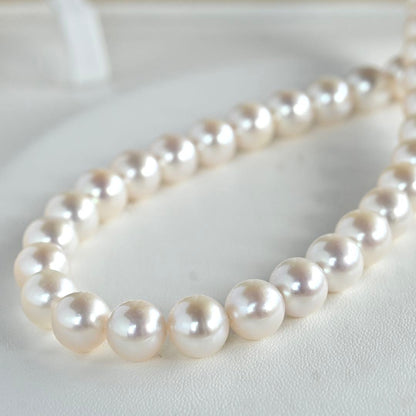 Takashi Akoya pearl necklace with 8-7.5mm pearls and ribbon clasp, 42cm length