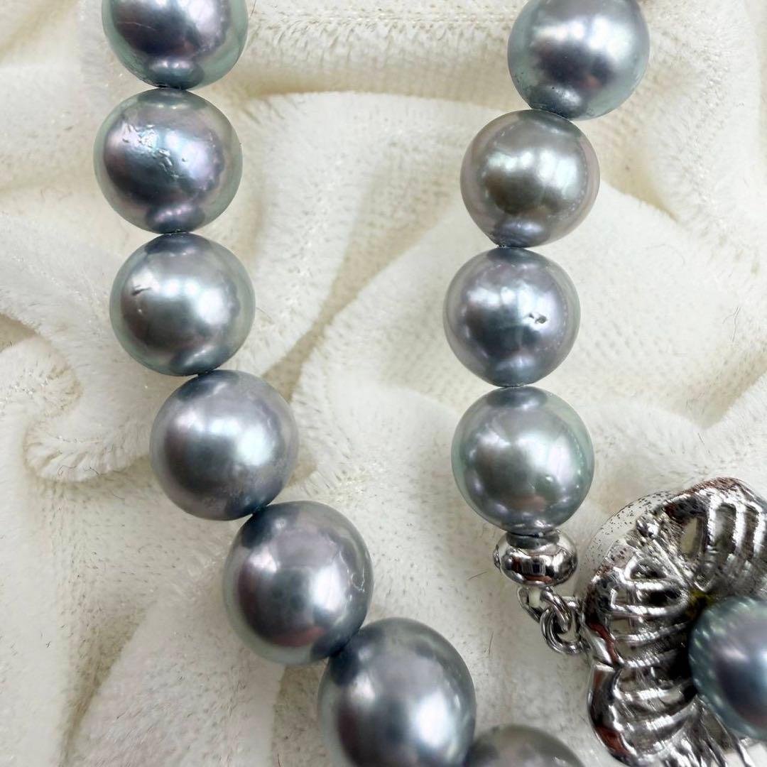 Honmon Pearl Akoya pearl necklace with silver engraving in metallic gray, length 42 cm