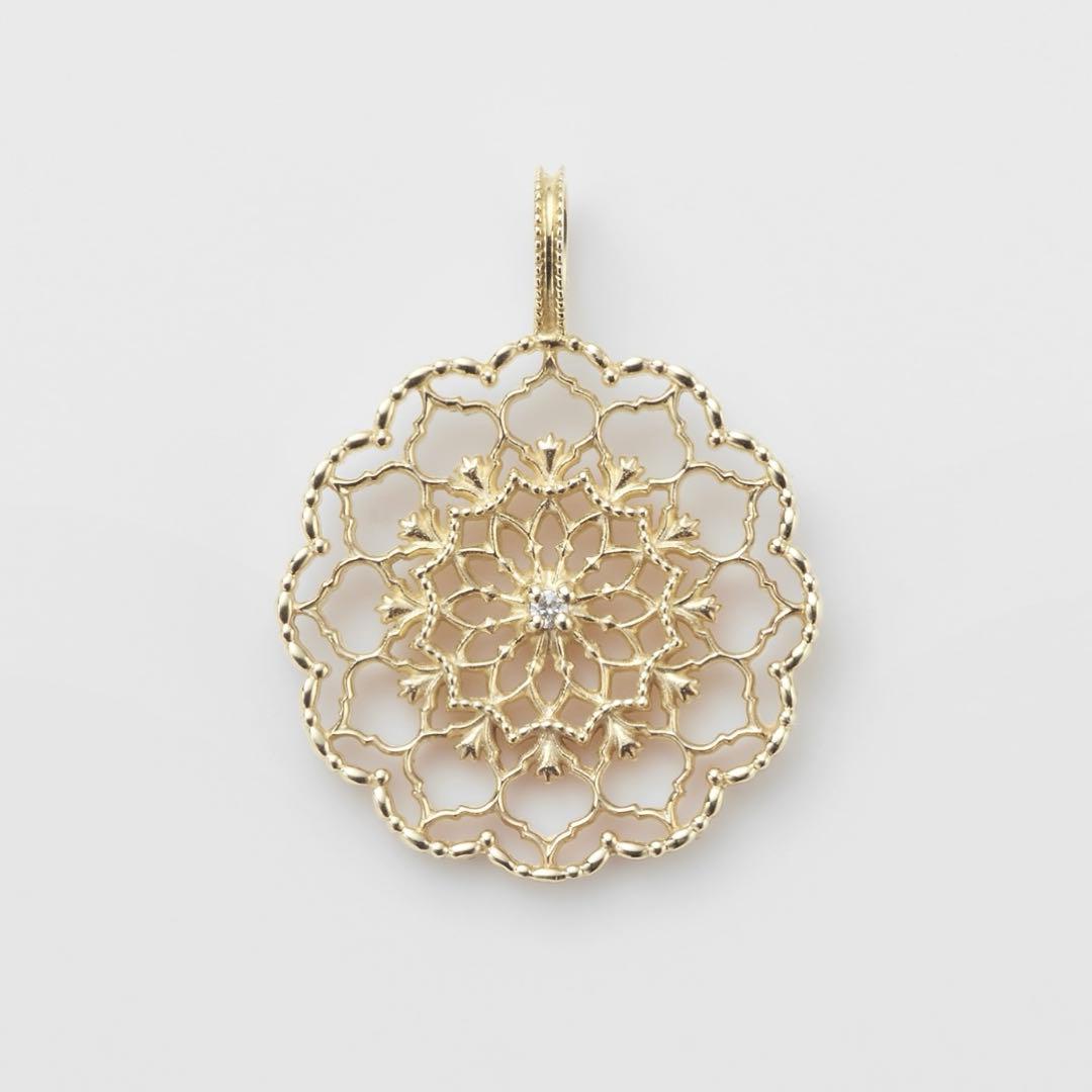 Agete K10 diamond charm necklace top with hollow pattern on a 50cm chain