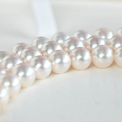 Highest grade Aurora Hanadama Tasaki Akoya long pearl necklace measuring 82 cm with 6.3 mm pearls