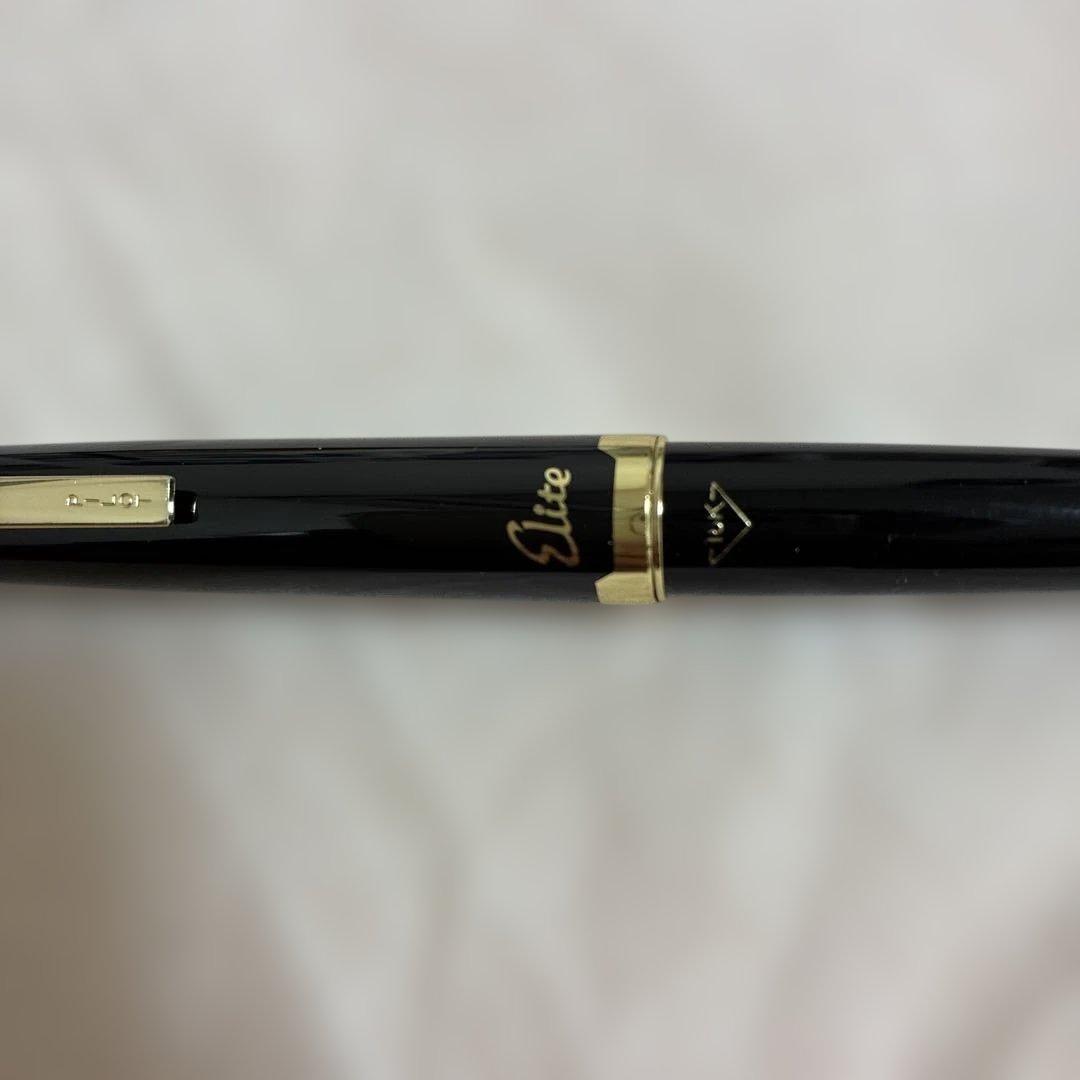 Pilot Elite fountain pen with 18K gold tip featuring black and gold design