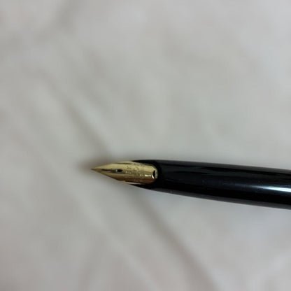 Pilot Elite fountain pen with 18K gold tip featuring black and gold design