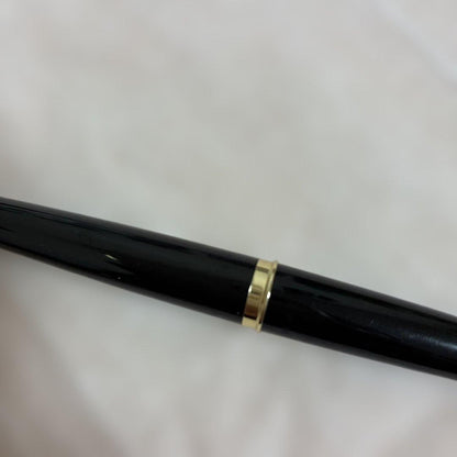 Pilot Elite fountain pen with 18K gold tip featuring black and gold design