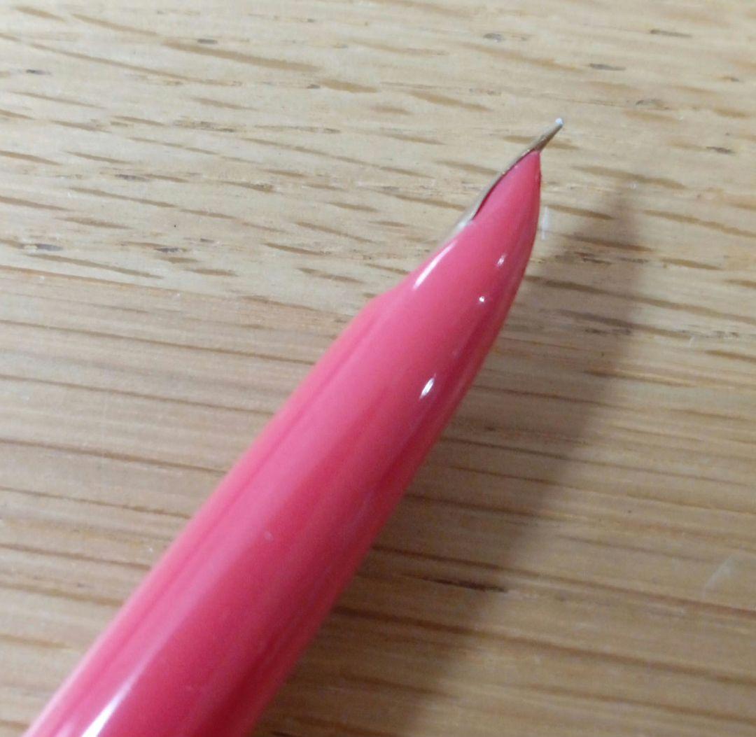 Pilot fountain pen with short fine 14K gold nib and gold beige and cherry red body