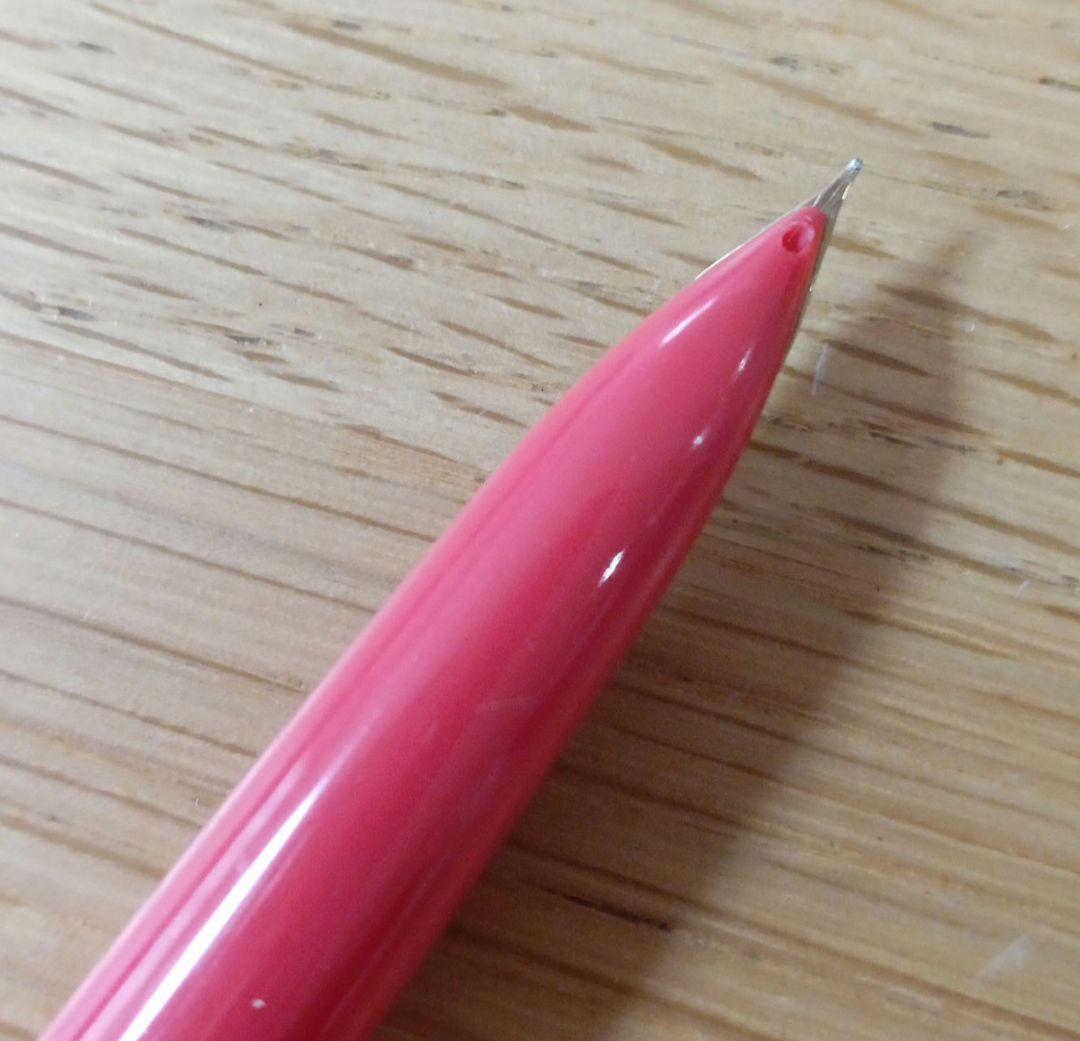 Pilot fountain pen with short fine 14K gold nib and gold beige and cherry red body