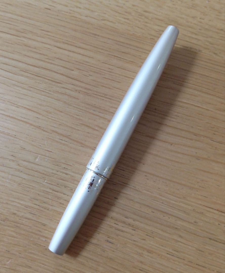 Pilot fountain pen with short fine 14K gold nib and gold beige and cherry red body