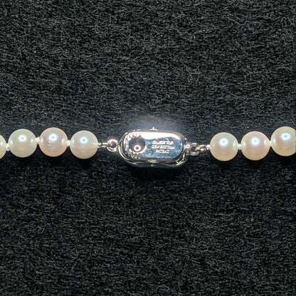 SV Akoya Pearl Necklace with 5.5mm pearls measuring 42cm in length and 21g weight