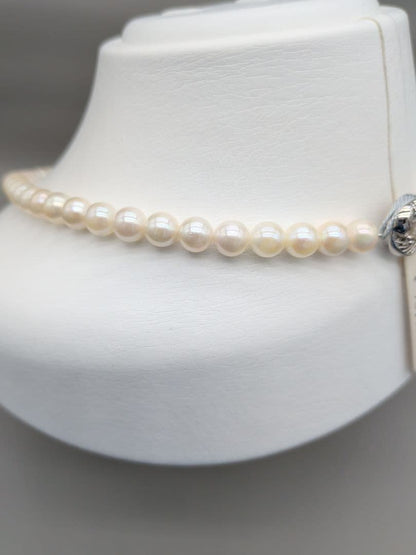 Kuro Akoya genuine pearl necklace with white 7-7.5mm pearls and silver clasp, 42.7cm length