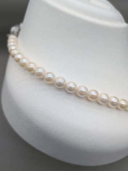 Kuro Akoya genuine pearl necklace with white 7-7.5mm pearls and silver clasp, 42.7cm length