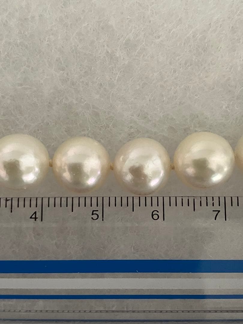Elegant Akoya pearl necklace measuring 42.5 centimeters with lustrous white pearls on a chain