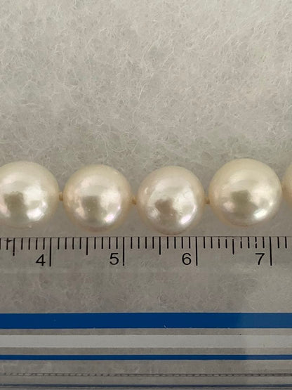 Elegant Akoya pearl necklace measuring 42.5 centimeters with lustrous white pearls on a chain