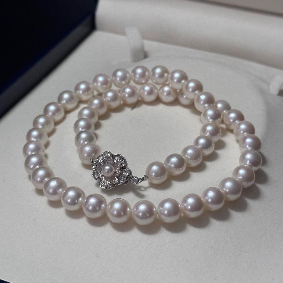 Akoya pearl necklace with 8.5-9mm pearls and silver stamped metal fittings measuring 43.5 cm