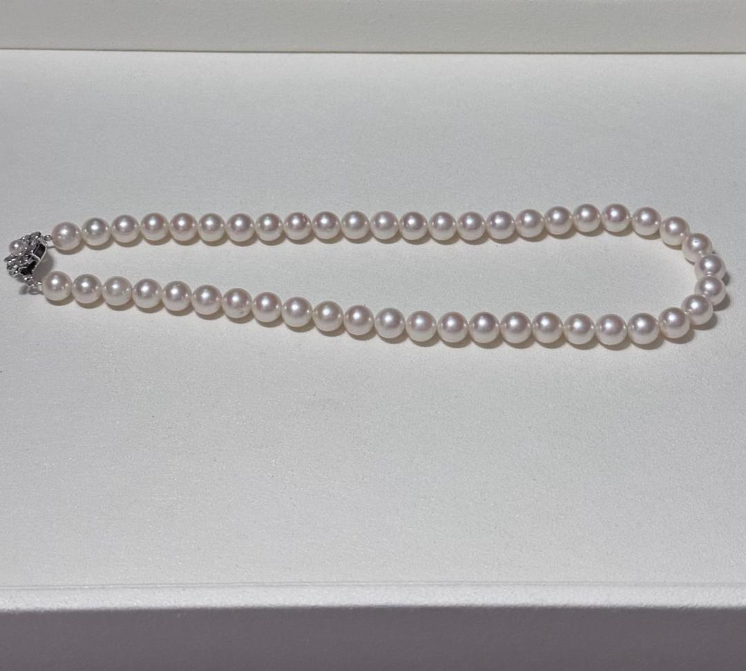 Akoya pearl necklace with 8.5-9mm pearls and silver stamped metal fittings measuring 43.5 cm