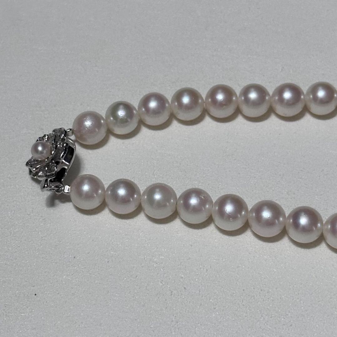 Akoya pearl necklace with 8.5-9mm pearls and silver stamped metal fittings measuring 43.5 cm