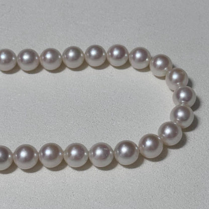 Akoya pearl necklace with 8.5-9mm pearls and silver stamped metal fittings measuring 43.5 cm