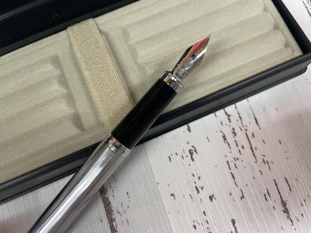 Nika Kuro Fountain Pen with medium point and black sleek 119 mm body