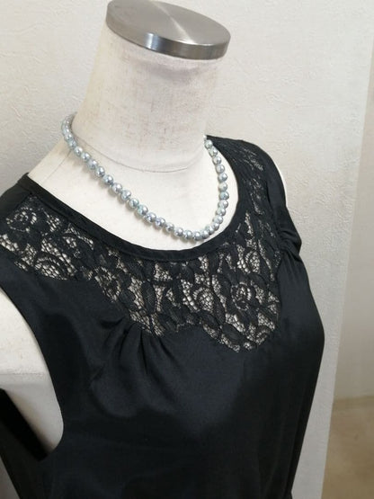 Akoya pearl necklace with natural gray 7-7.9mm pearls and 42cm length displaying a shine
