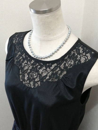 Akoya pearl necklace with natural gray 7-7.9mm pearls and 42cm length displaying a shine