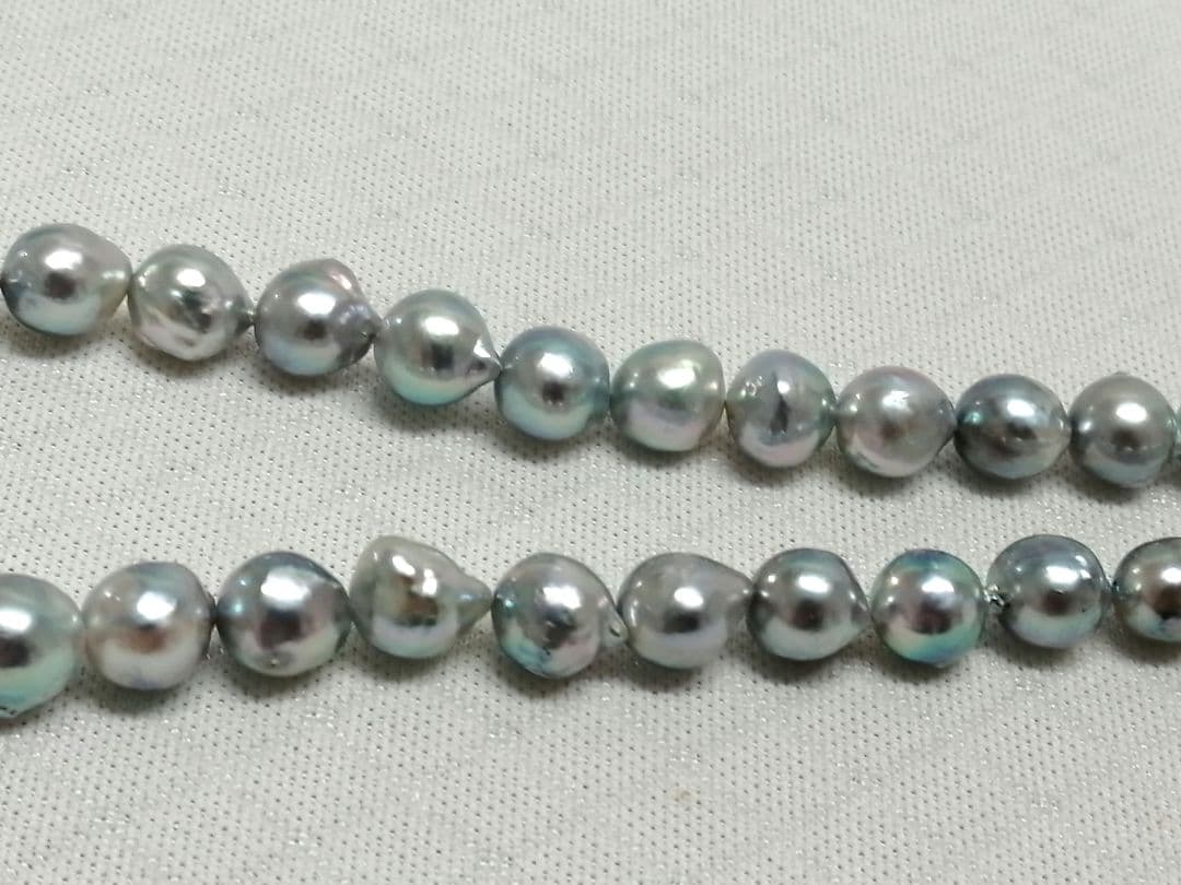 Akoya pearl necklace with natural gray 7-7.9mm pearls and 42cm length displaying a shine