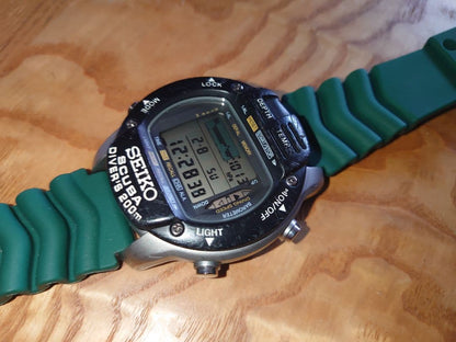 SEIKO SCUBA Diver's 200m Digital Men's Watch — Japanese