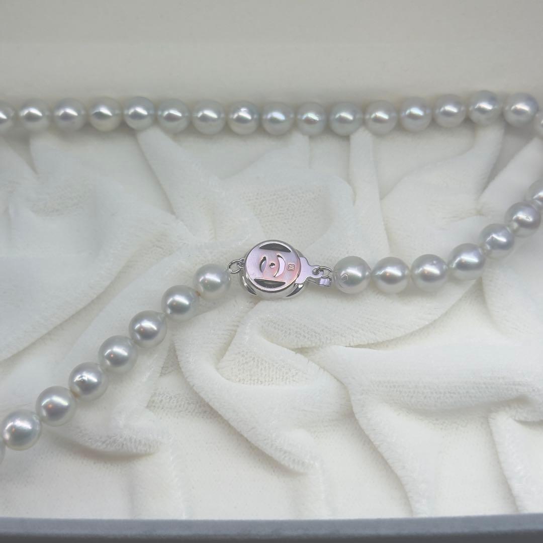 Tasaki silver gray pearl necklace with 7.6-7.8mm pearls measuring approximately 41cm in length